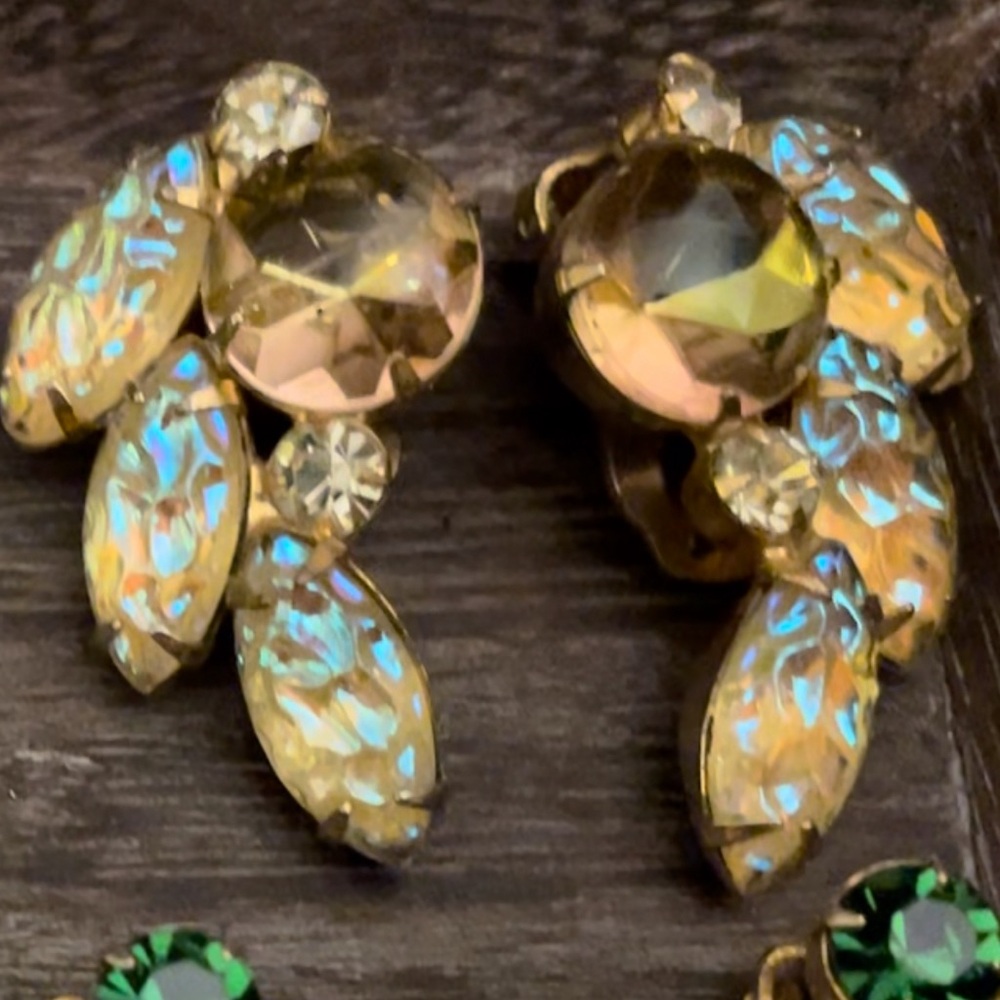 True Vintage Juliana Earrings Molded Opalescent Leaves + Mystic Jelly Cabochon